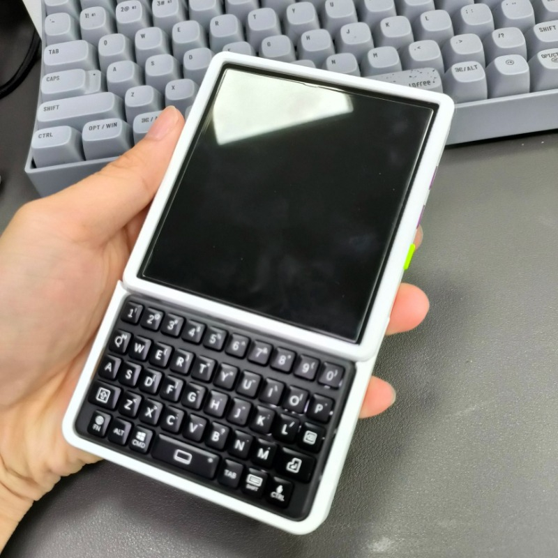 Keyboard Case for Coolpad Smal - огляд і ціна Retro Gaming Phone