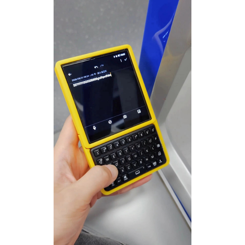 Keyboard Case for Coolpad Smal - огляд і ціна Retro Gaming Phone